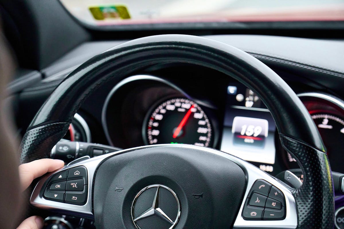 Rouler Plus Vite Fait-il Gagner du Temps ? Analyse et Données Réelles