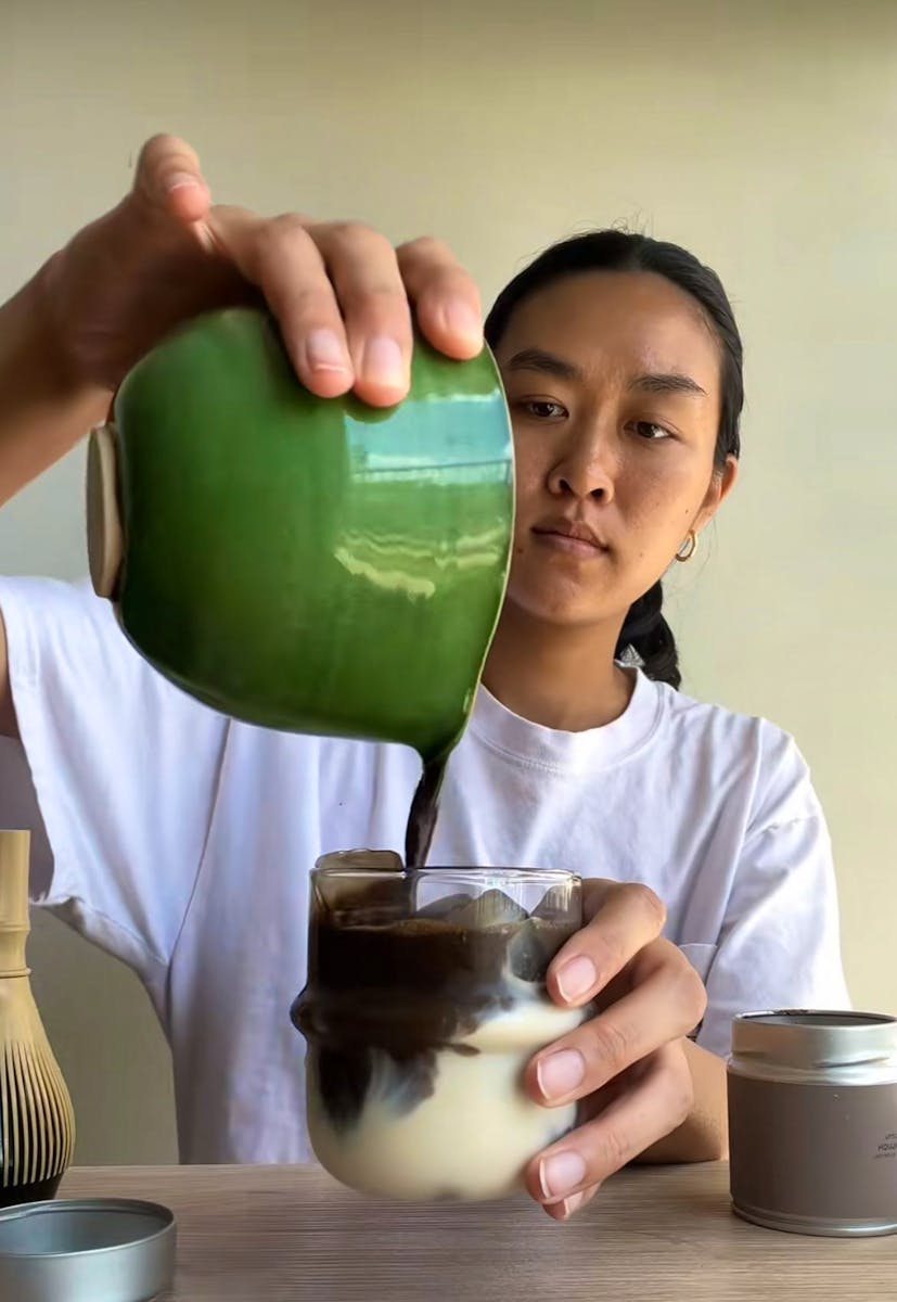 Hojicha Latte : l’alternative torréfiée qui séduit face au matcha