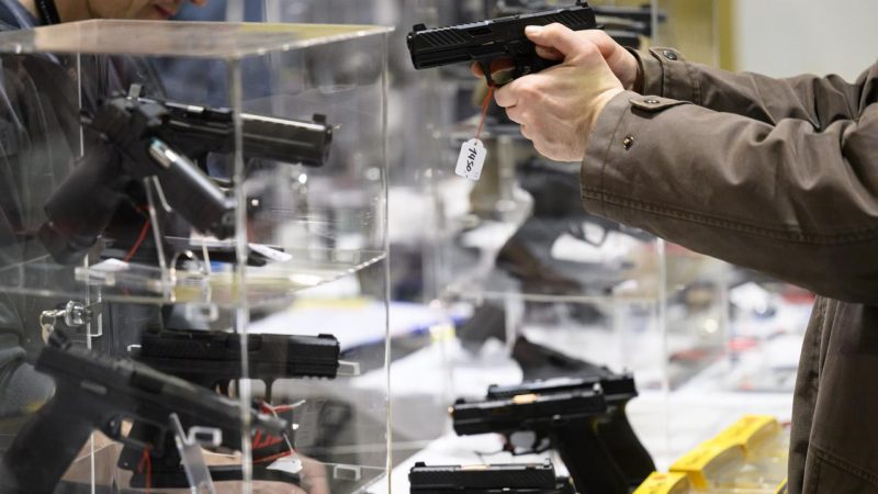 Police vaudoise: vigilance des détenteurs d’armes à feu face à des achats via documents falsifiés