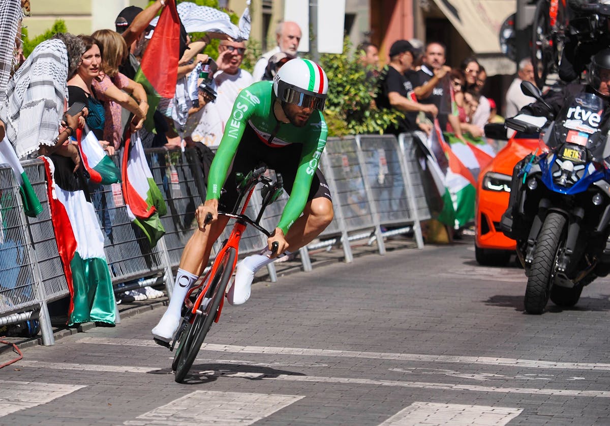 Tour d’Espagne 2024 : victoire de Filippo Ganna lors d’une étape marquée par des manifestations et des tensions sécuritaires