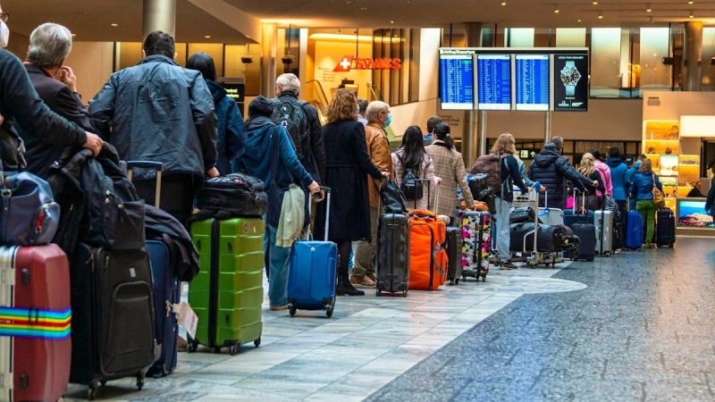 Les Verts préconisent une taxe progressive sur les grands voyageurs aériens en Suisse