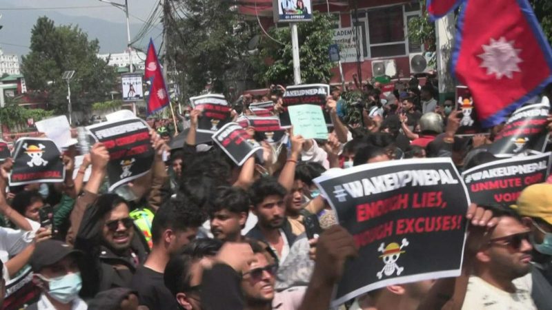Népal : Mobilisations violentes face aux restrictions des réseaux sociaux et aux préoccupations liées à la corruption
