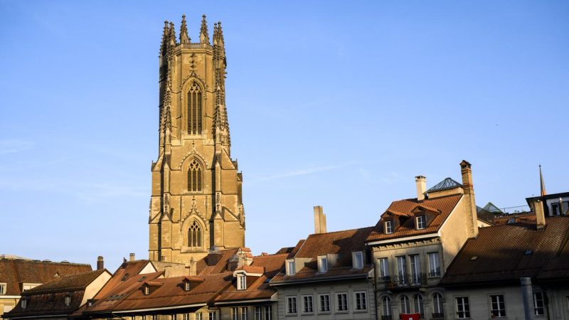 Départs de l’Église catholique en Suisse en 2024: ralentissement mais niveau élevé, selon le SPI