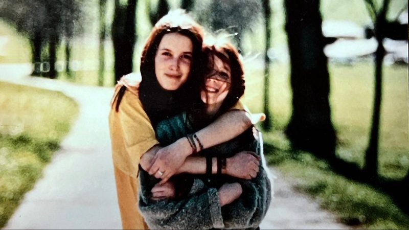 Analyse théâtrale de “Clémence et Camille” : identité, liberté et sororité à l’écran