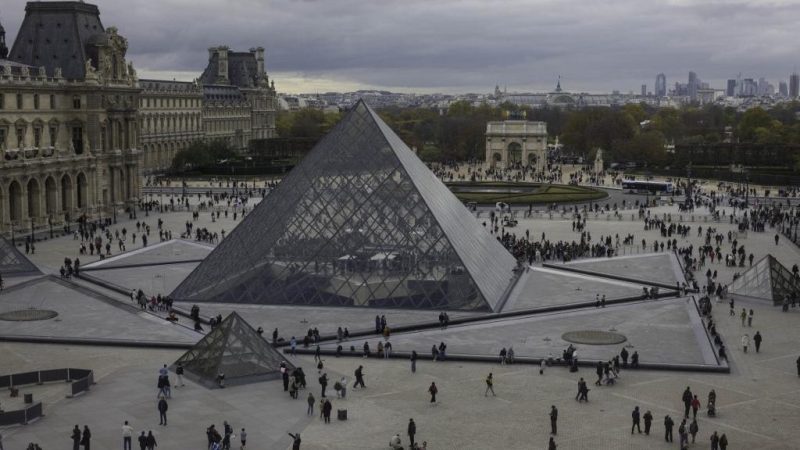 Le Louvre va installer en urgence des dispositifs anti-voiture-béliers pour renforcer sa sécurité extérieure