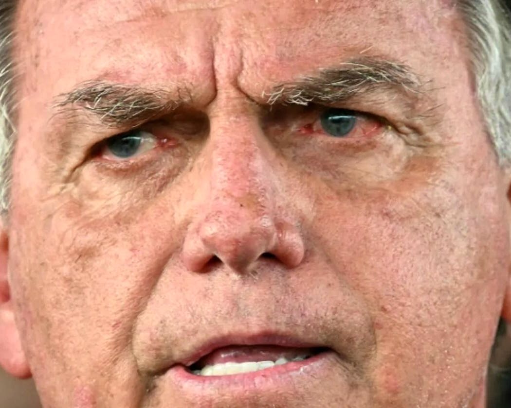 Jair Bolsonaro demande le placement à domicile pour raisons de santé après condamnation pour tentative de coup d’État