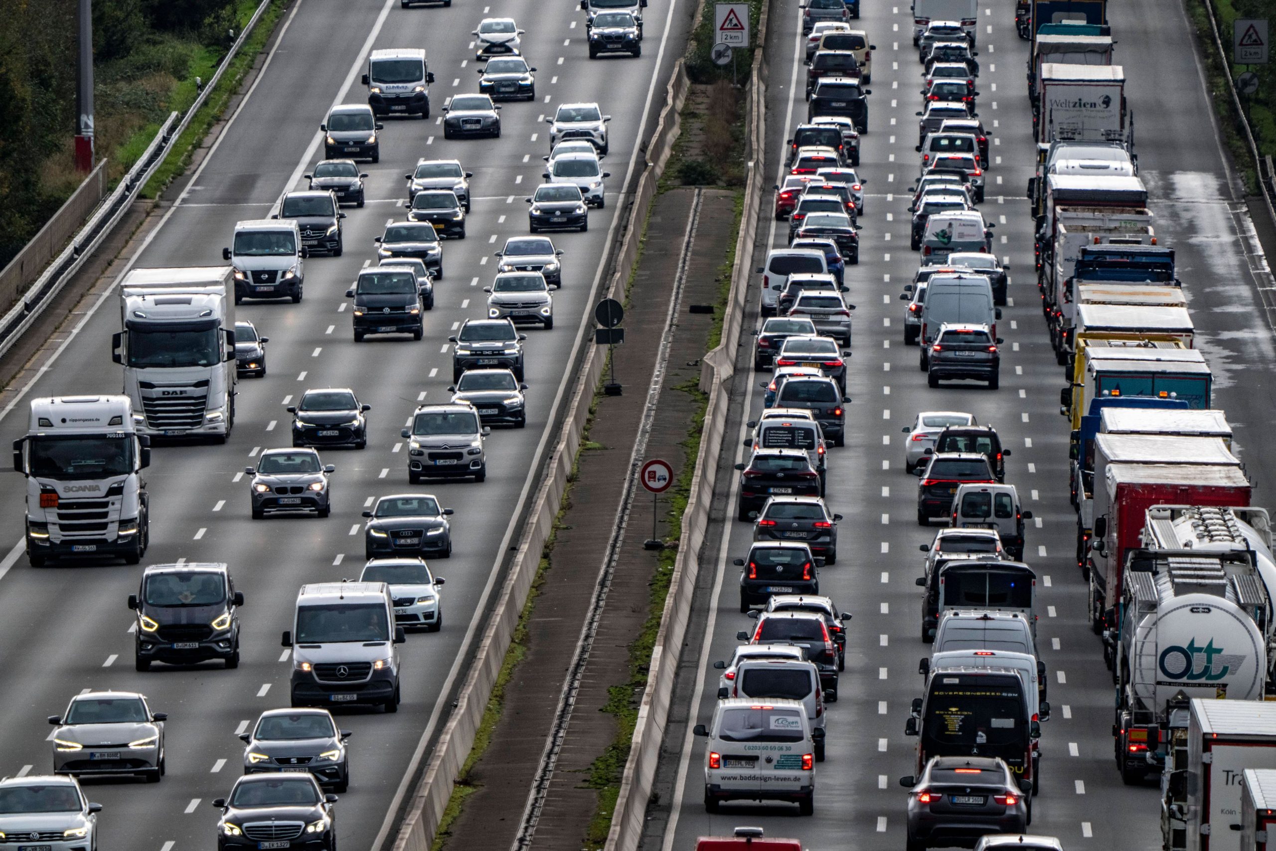 Couple surpris en plein ébat à 140 km/h sur une autoroute allemande : interception et mise en danger de la circulation