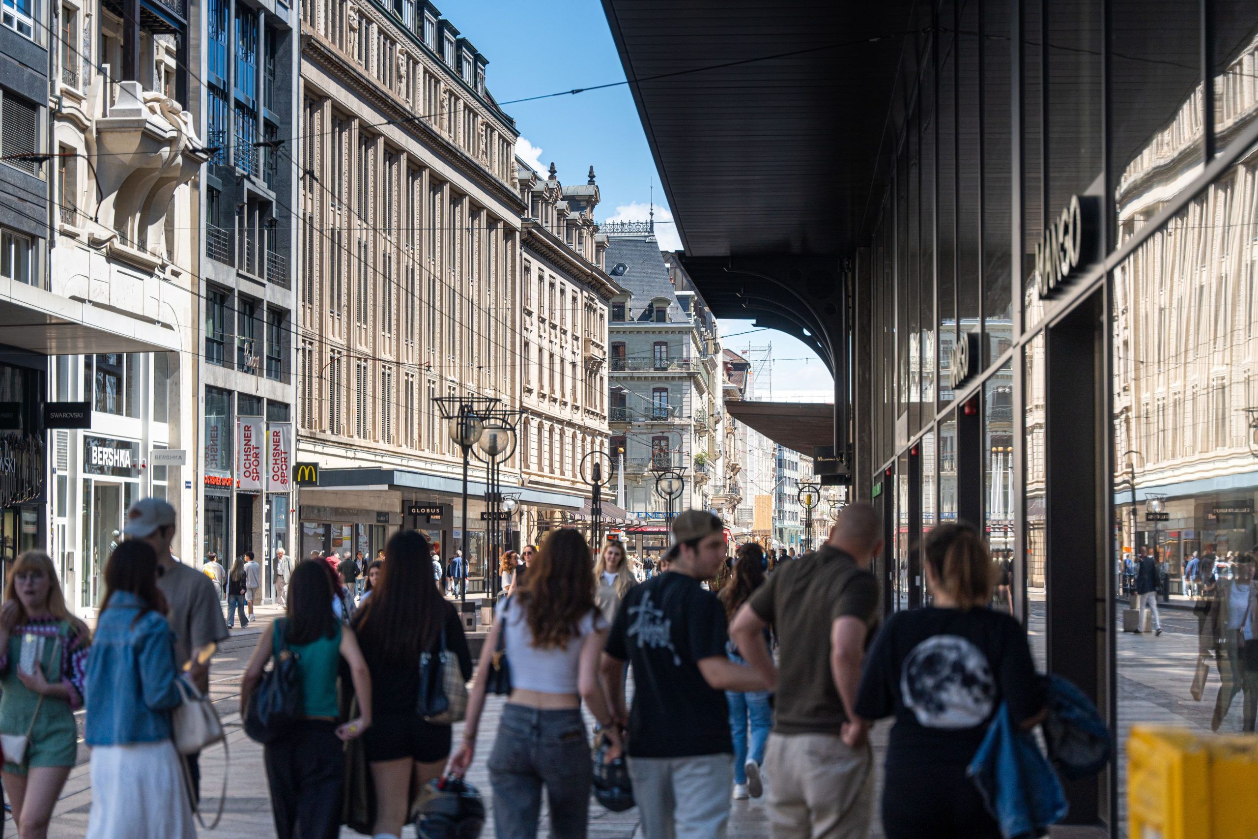 Soutien croissant à l’ouverture des magasins douze dimanches par an : état des lieux et positions cantonales